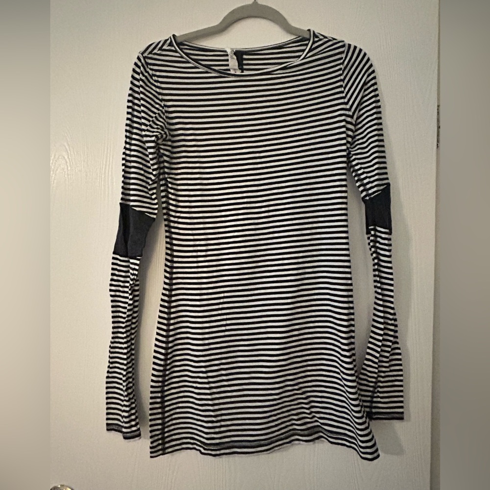 Lululemon Striped Long sleeve shirt (Size 6)